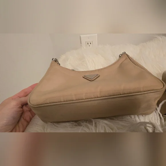 Prada Re-Edition 2005 👜 - Picture 5 of 14